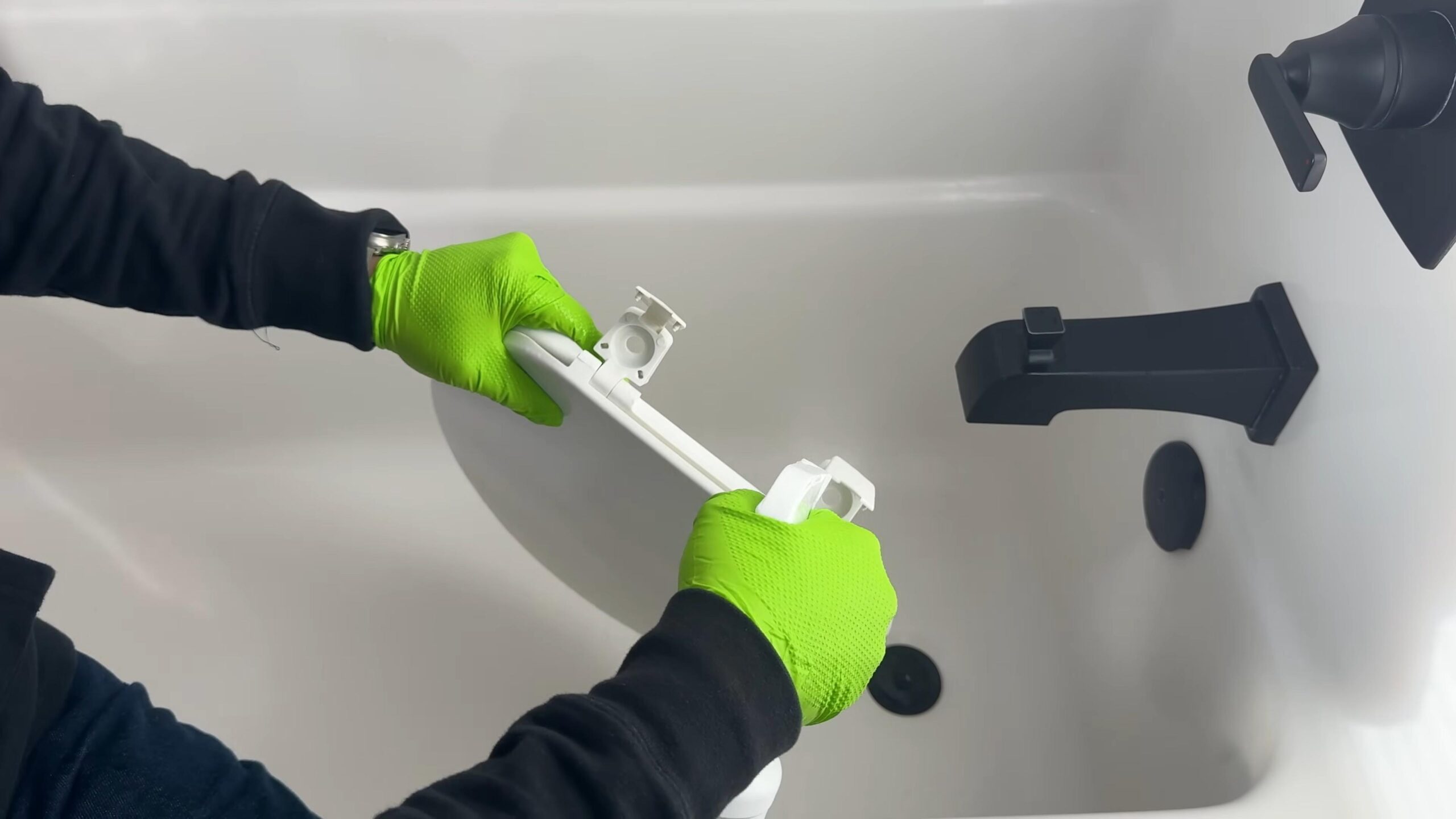 Effective bathroom cleaning hacks
