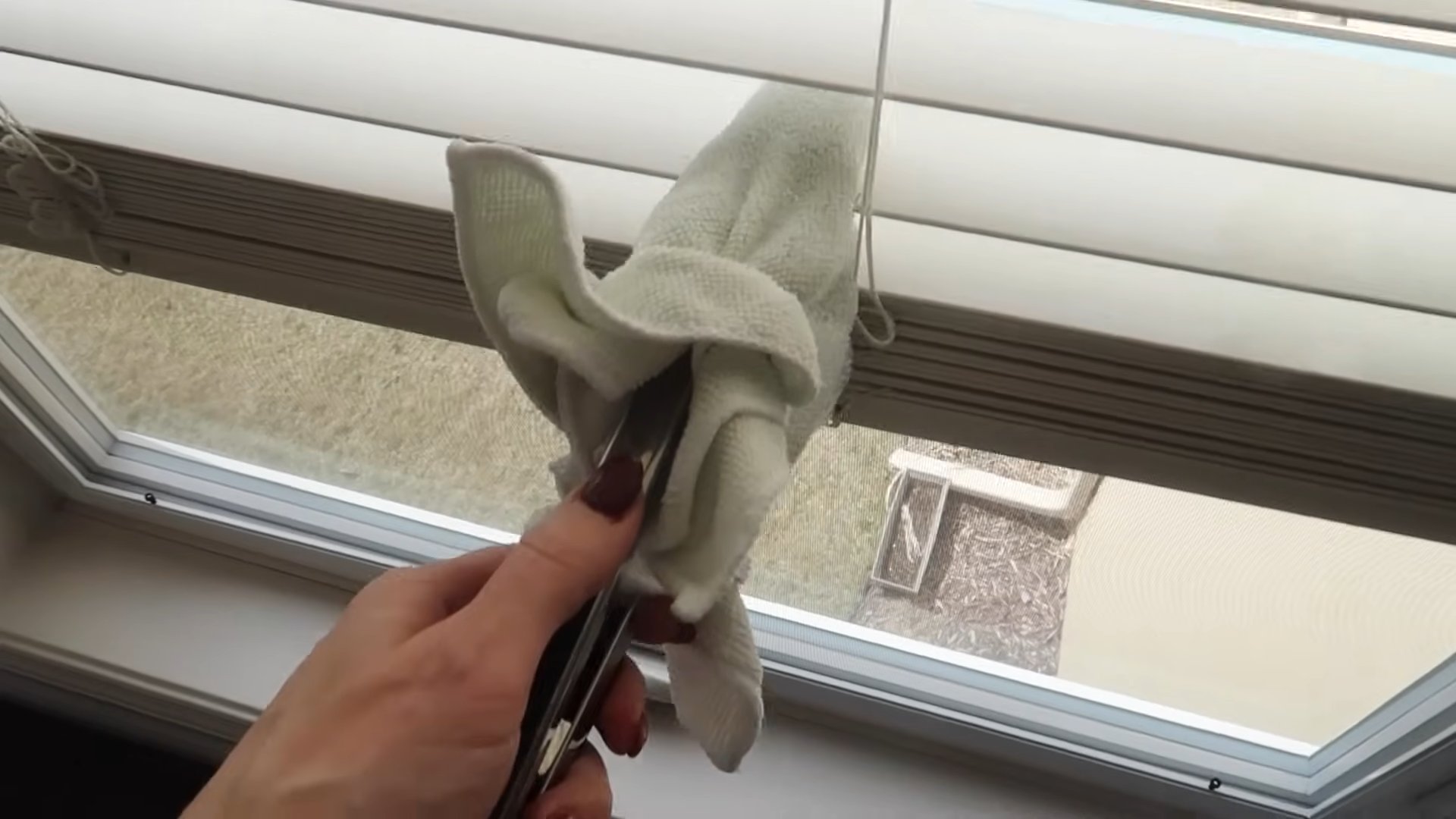 Clean Blinds Quickly
